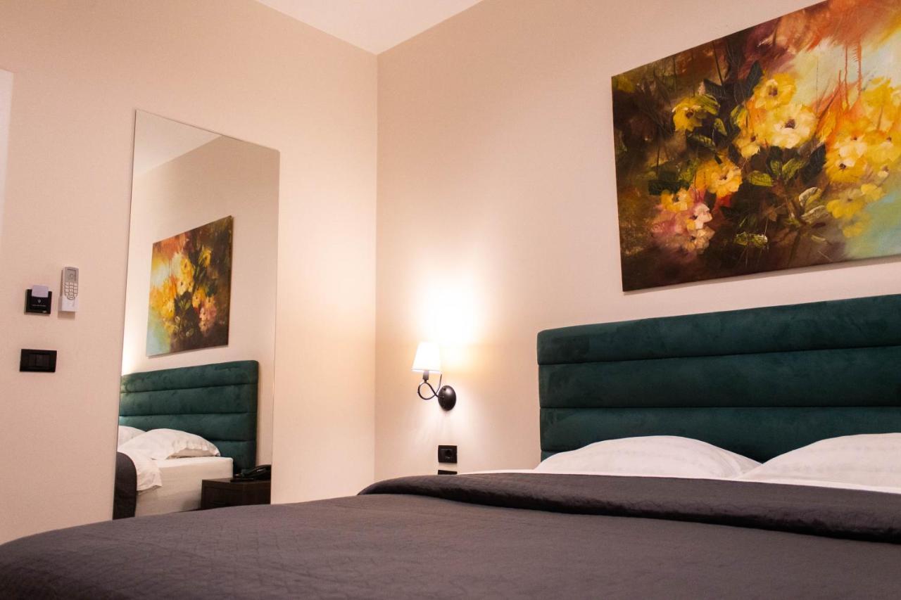 Venis Hotel ティラナ エクステリア 写真